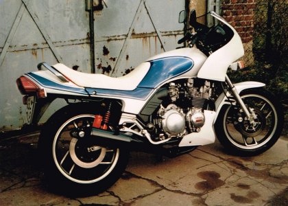 XJ 90010102016.jpg