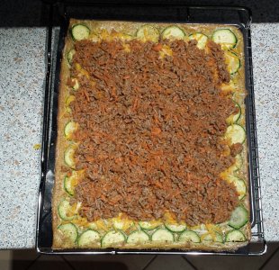 Zucchini-Käse-Hackfleisch-Rolle-Bild3.jpg