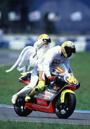 -Angel-valentino-rossi.jpg