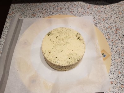 Käse-Kräutergewürze+Knoblauch-Bild1-1,5LiterFrischmilch-1ELSalz-4Eier+200GrSaureSahne+100GrWei...jpg