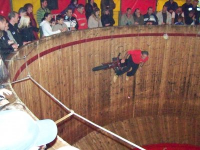 Indian_Wall_Of_Death_2008_(11).jpg
