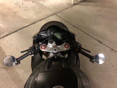 RSV4 Lenkerendenspiegel close-up.jpeg